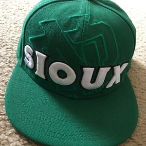 Sioux Flat Bill Hat - North Dakota University